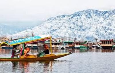 Srinagar and Pahalgam Escape with Scenic Kashmir Valleys