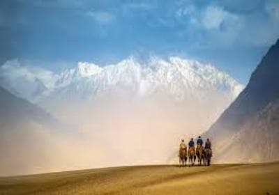 Srinagar and Pahalgam Scenic Escape with Kashmir Valley Views
