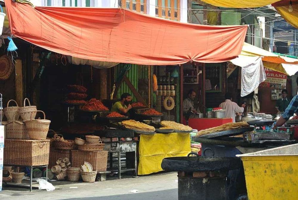Sonmarg Market (for a local shopping experience)