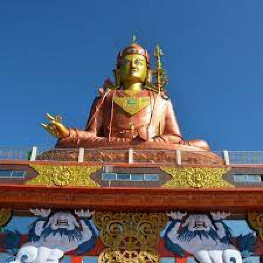 Baichung Statue