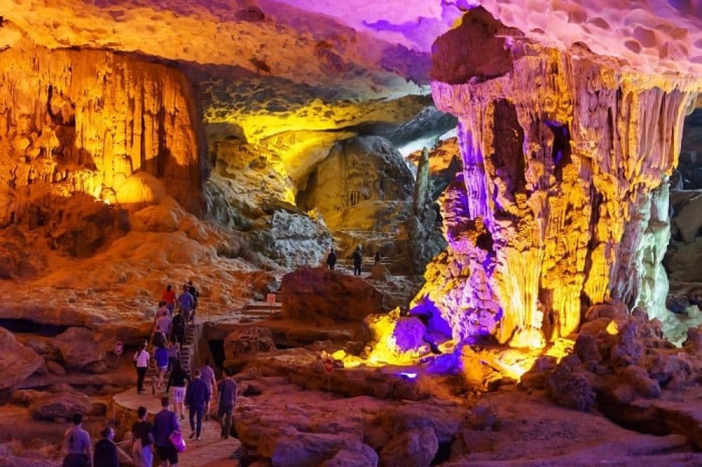 Sung Sot Cave (Surprise Cave)