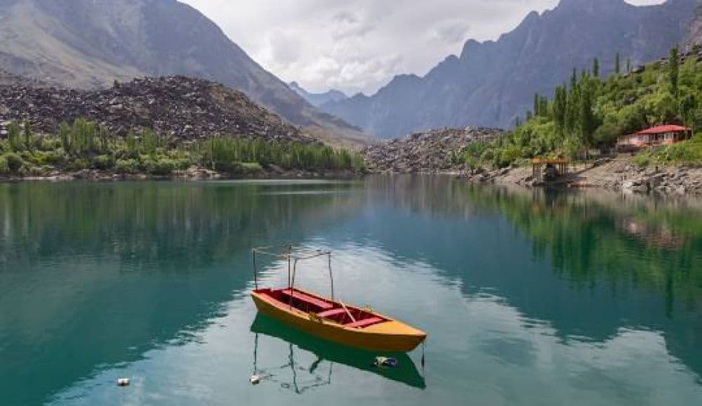 Upper Kachura Lake