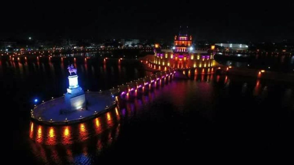 Lakhota Lake & Lakhota Palace