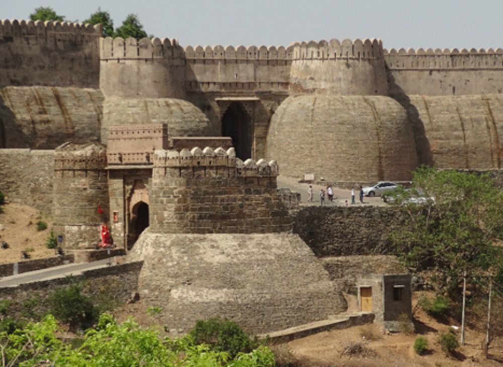 Lakhola Tank