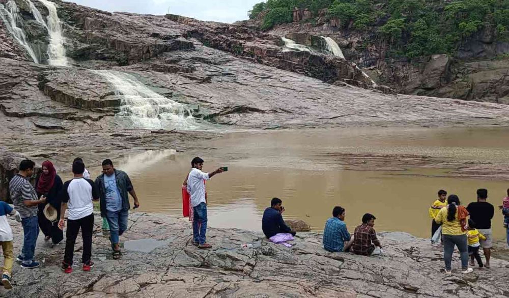 Kuntala waterfall hi-res stock photography and images - Alamy