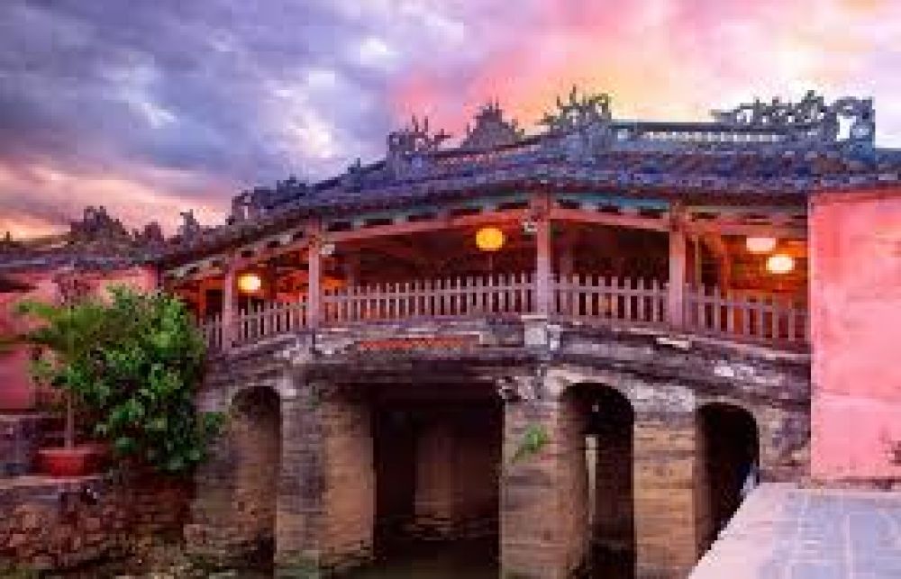 Japanese Covered Bridge (Chua Cau)