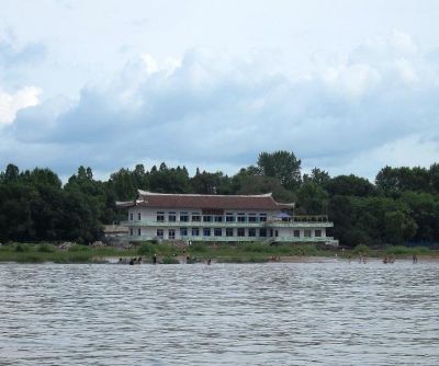 Amnok River Bank Park