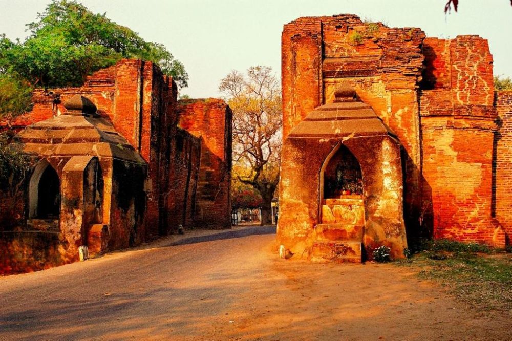 Tharabar Gate