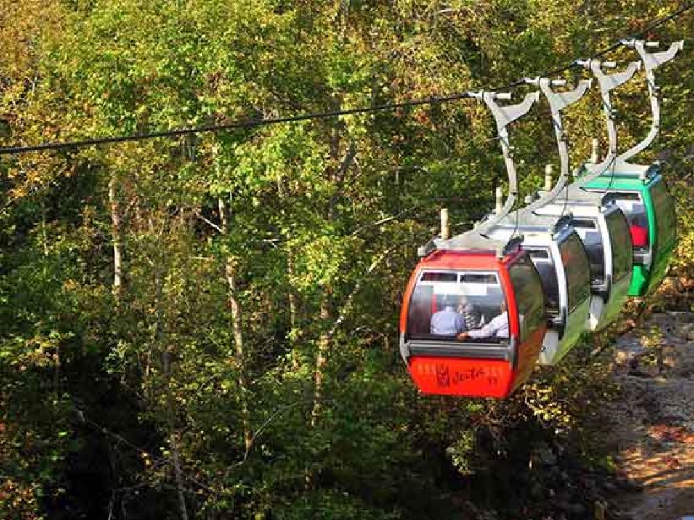 Cable Car Ride to the Entrance