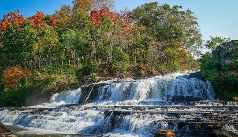 Tad Lo Waterfall