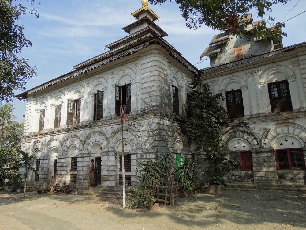 Shwezedi Monastery