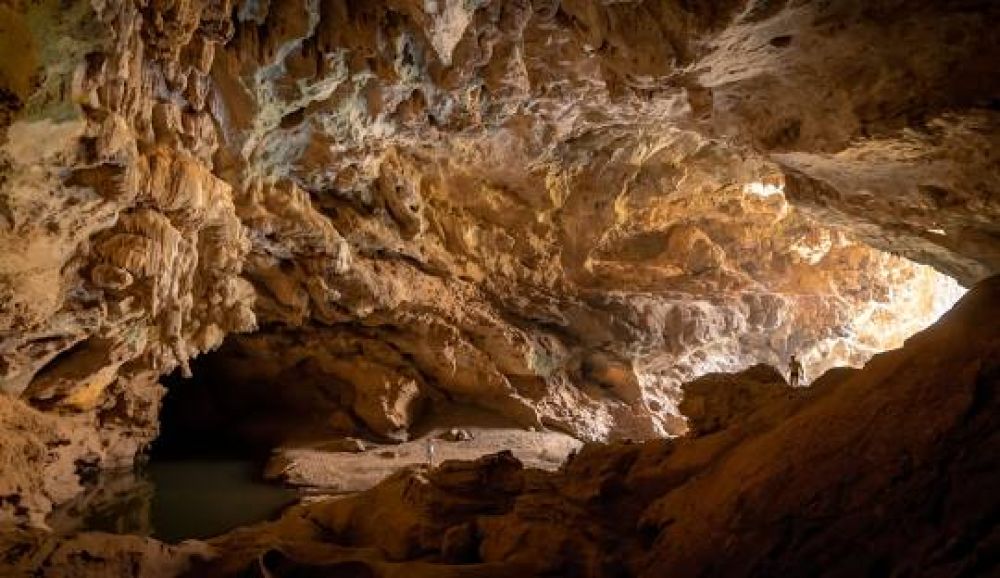 Xieng Liab Cave