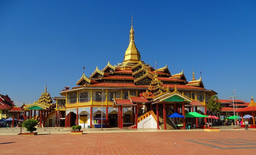 Phaung Daw Oo Pagoda (Inle Lake (Nyaungshwe)) History