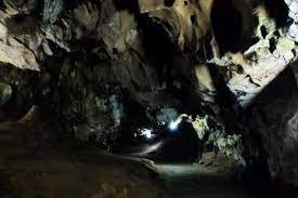 Tham Pha Kaeo Cave