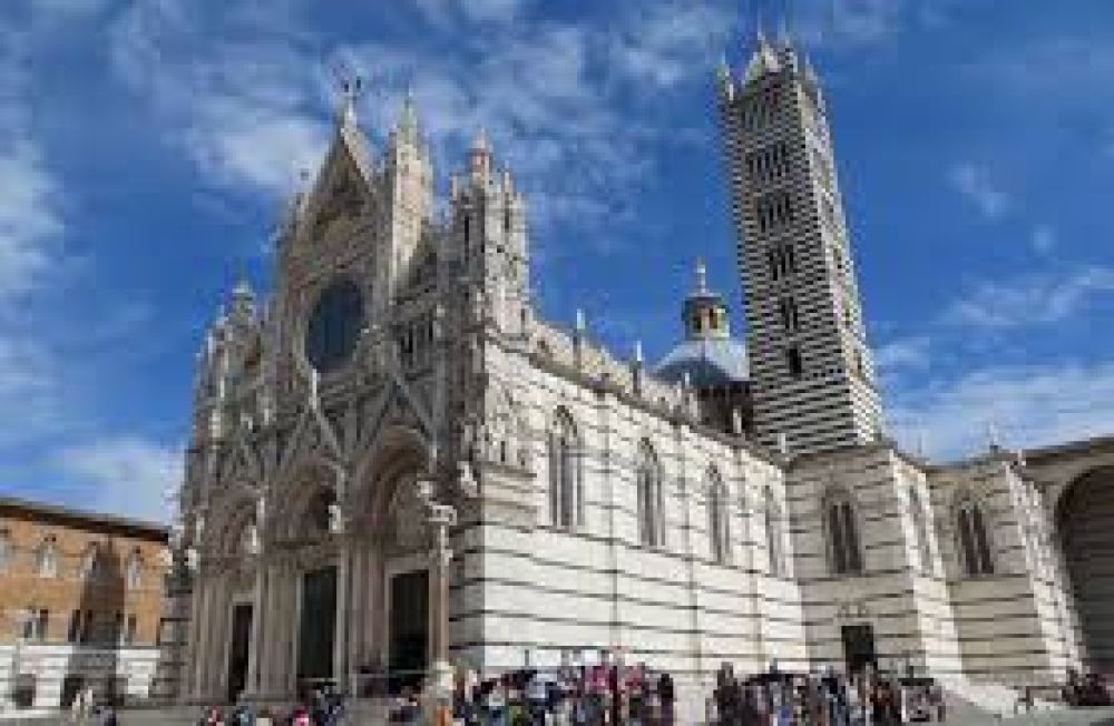 Piazza del Duomo (Siena)Italy→Siena